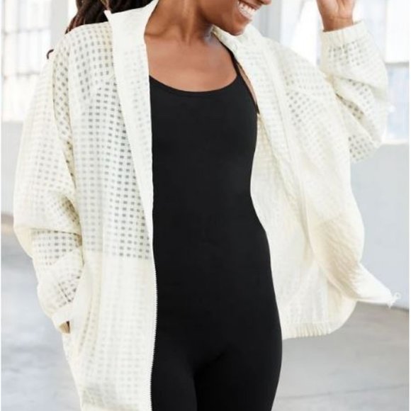 Fabletics On the Run 4-Piece Outfit - Picture 15 of 15